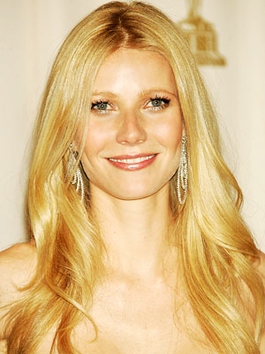 wavy hairstyle pictures. GWYNETH PALTROW: COACH#39;S NEW